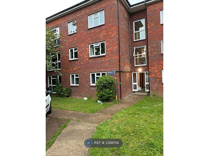 2 Bedroom Maisonette To Rent In Mead Place, Rickmansworth, WD3