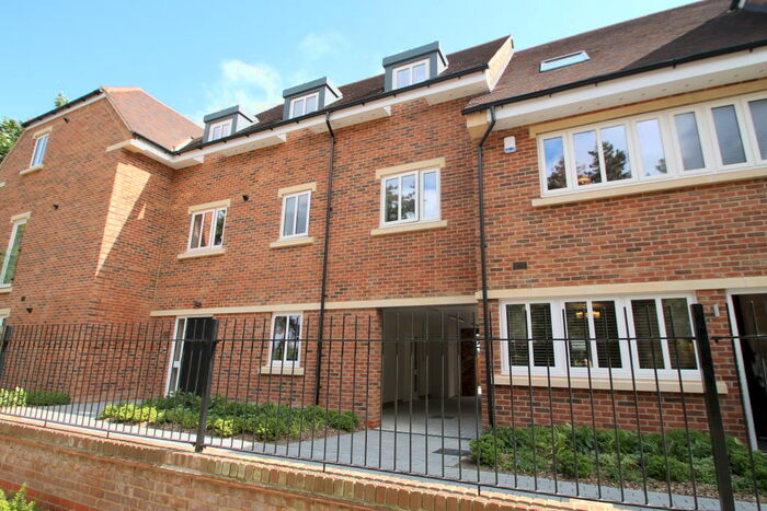 2 Bedroom Flat To Rent In Pembroke House, Farnborough, BR6