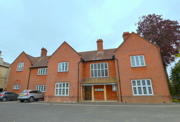 2 Bedroom Apartment To Rent In Red Gables, BA14