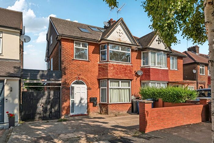 5 Bedroom Flat To Rent In The Vale, London, NW11