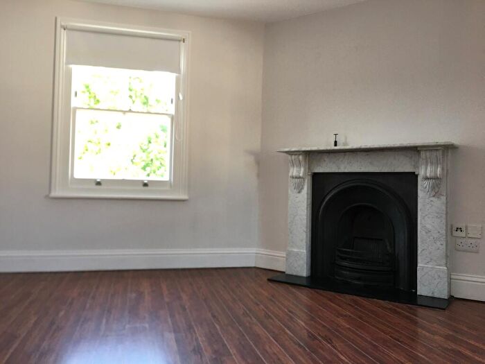 2 Bedroom Flat To Rent In Linkfield Street, Redhill, Surrey, RH1
