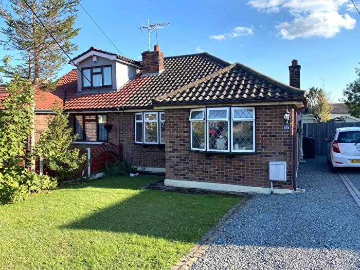 2 Bedroom Semi-Detached Bungalow For Sale In Waverley Crescent, Wickford, SS11
