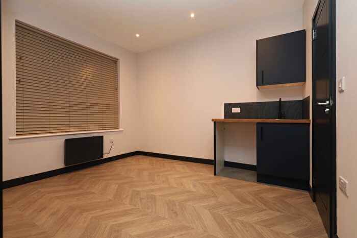Studio To Rent In Oak Grove, Ruislip, HA4