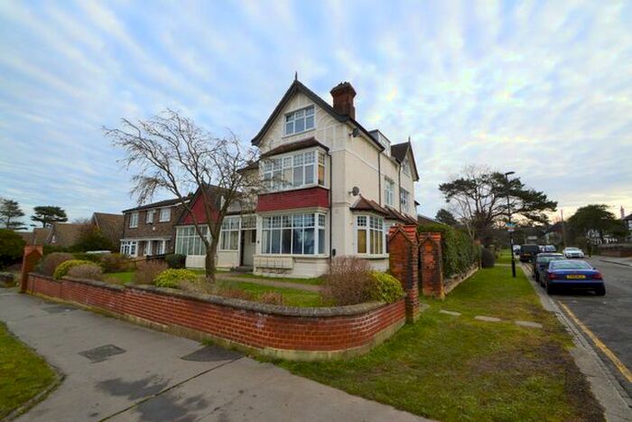 2 Bedroom Flat To Rent In Croham Park Avenue, South Croydon, CR2