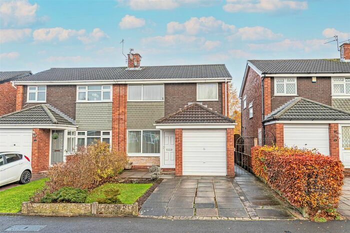 3 Bedroom Semi-Detached House To Rent In Willow Drive, Stockton Heath, Warrington, WA4