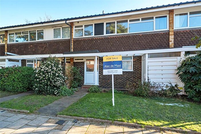 3 Bedroom Terraced House For Sale In Wellsmoor Gardens, Bromley, BR1