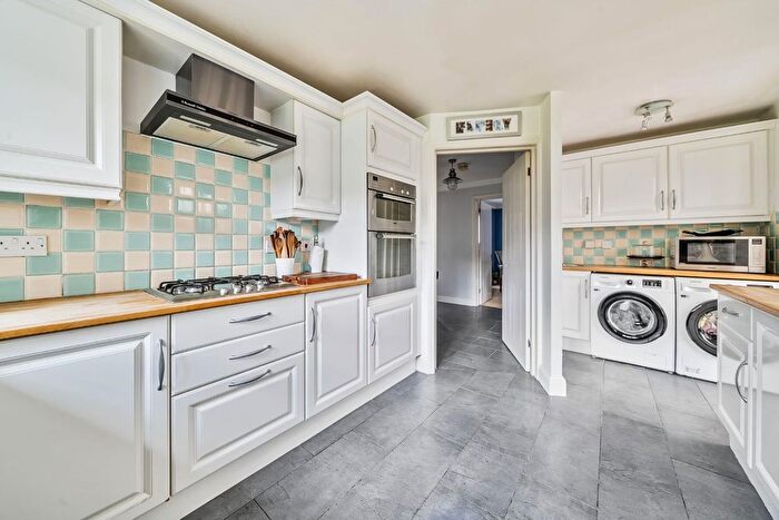 4 Bedroom Detached House For Sale In Pipit Close, Waterlooville, PO8
