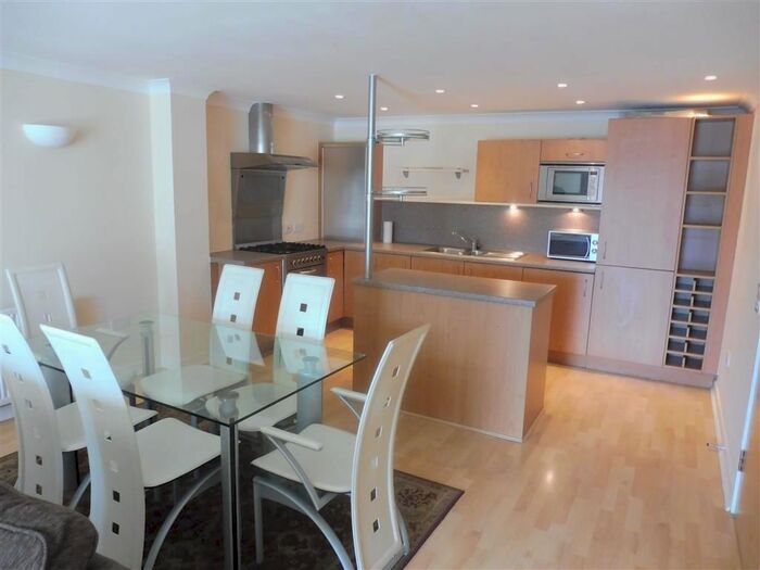 3 Bedroom Flat To Rent In Vauxhall Street, Plymouth, PL4