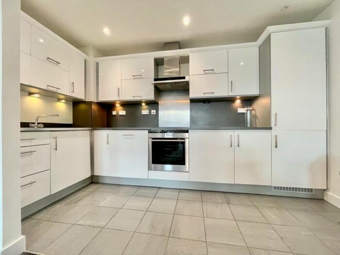 2 Bedroom Flat To Rent In Wapping Lane, London, E1W