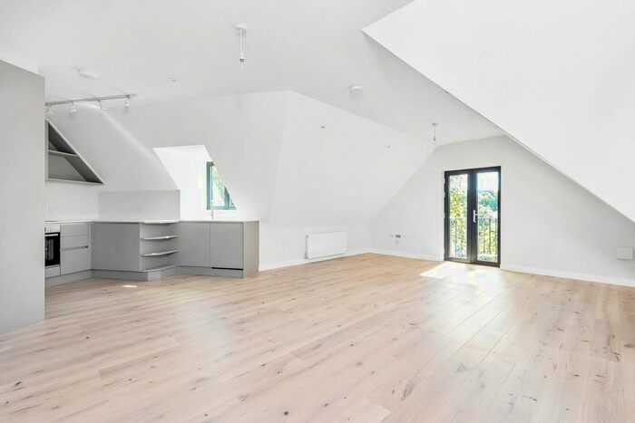 2 Bedroom Flat To Rent In Alleyn Park, Dulwich, London, SE21