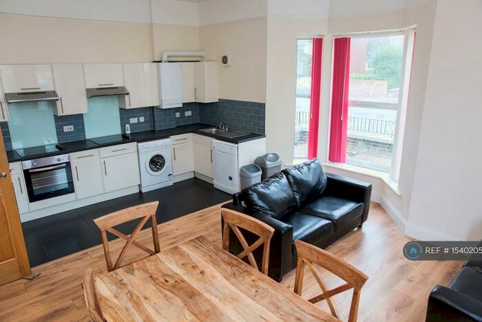 6 Bedroom Semi-Detached House To Rent In Carlton Road, Southampton, SO15