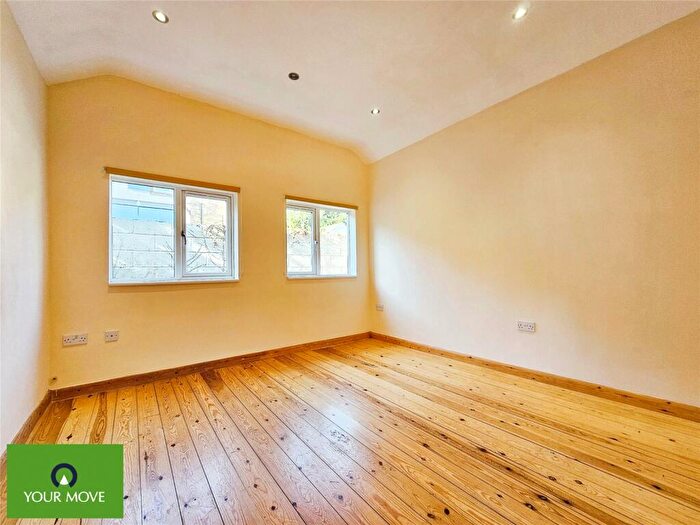 2 Bedroom Bungalow For Sale In Crescent Road, Ramsgate, Kent, CT11