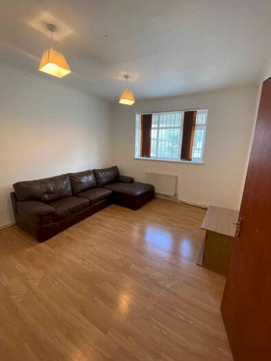 3 Bedroom Flat To Rent In Church Street, Cheadle Hulme, Cheadle SK8