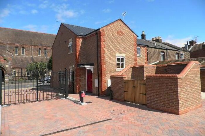 2 Bedroom Maisonette To Rent In Stable Mews, Luton LU2