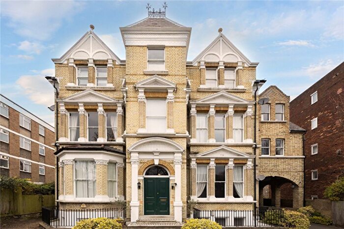 2 Bedroom Flat For Sale In Keswick Road, London, SW15