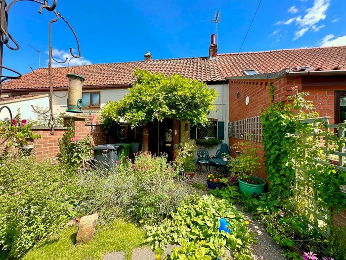 2 Bedroom Cottage For Sale In Thrigby Road, Filby, Great Yarmouth, NR29