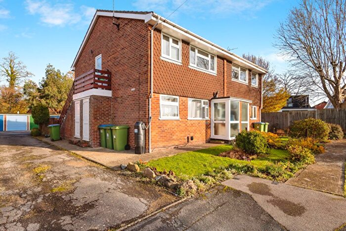 2 Bedroom Flat For Sale In The Cloisters, Fareham, PO15