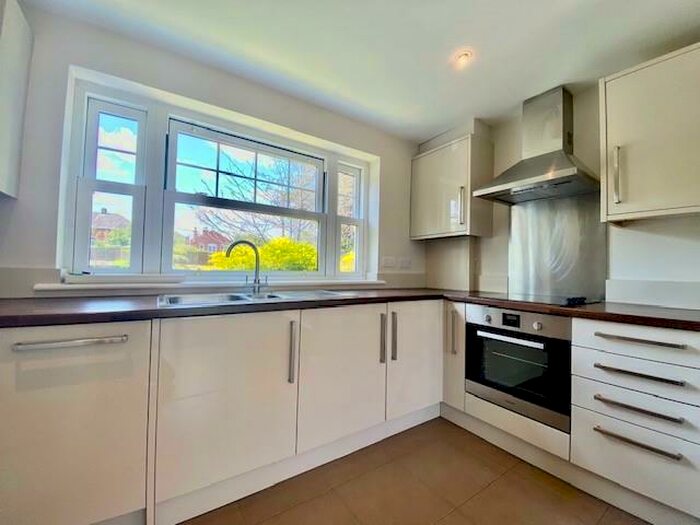 2 Bedroom Property To Rent In Church Street, Weybridge, KT13