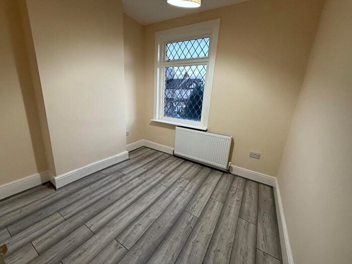 2 Bedroom Flat To Rent In Ashgrove Rd, Ilford, IG3