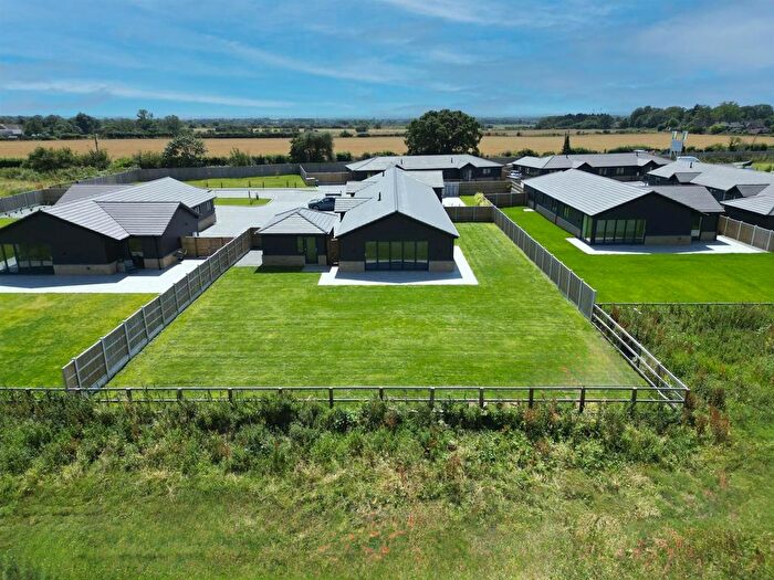 4 Bedroom Semi-Detached Bungalow For Sale In Ockendon Road, North Ockendon, Upminster, RM14