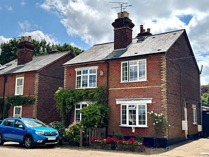 3 Bedroom Property To Rent In Horsham Road, Beare Green, RH5