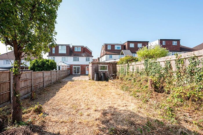 4 Bedroom Semi-Detached House For Sale In Byrefield Road, Guildford, GU2