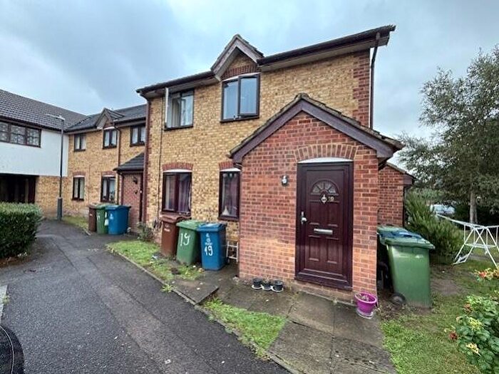2 Bedroom Ground Maisonette To Rent In Lime Close, Wealdstone, Middlesex, HA3