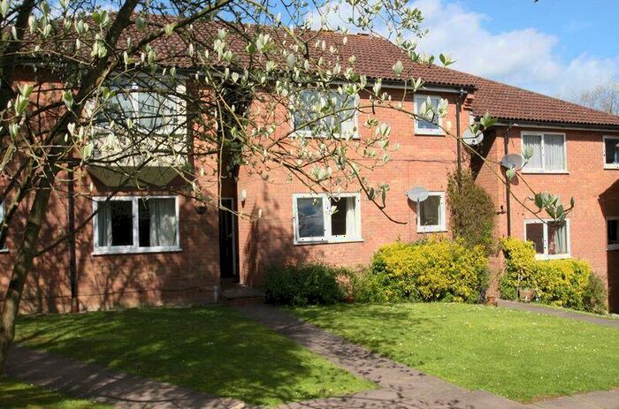 2 Bedroom Flat To Rent In Eaton Avenue, High Wycombe, HP12