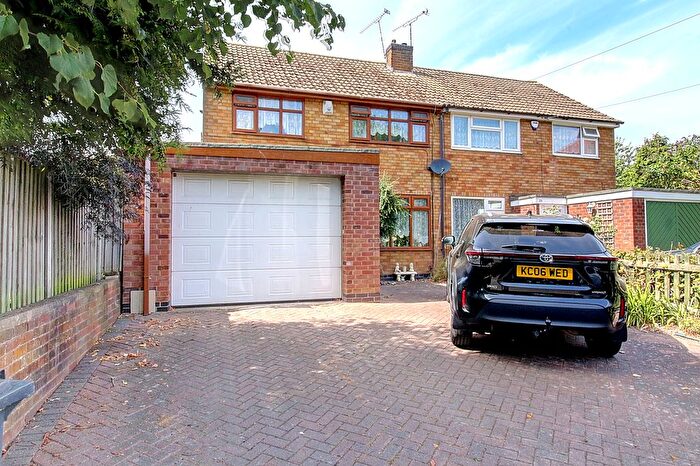 3 Bedroom Semi-Detached House For Sale In Johnson Road, Bedworth, CV12