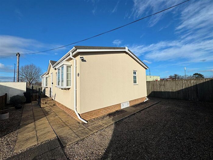 2 Bedroom Park Home For Sale In Paddock Park, New Bristol Road, Weston-Super-Mare, BS22