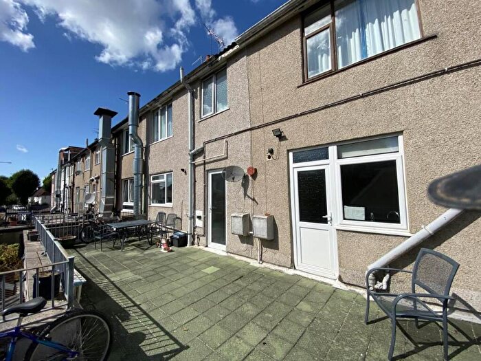 4 Bedroom Flat To Rent In Wellington Hill West, Bristol, BS9