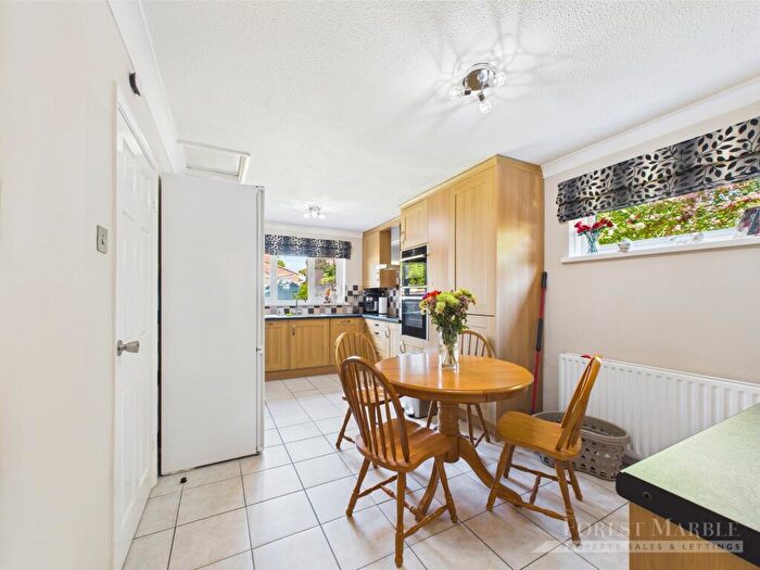 4 Bedroom Detached House For Sale In Beaconsfield Way, Frome, BA11