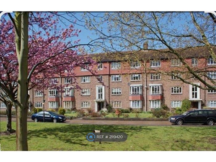 2 Bedroom Flat To Rent In Bushey Court, London, SW20