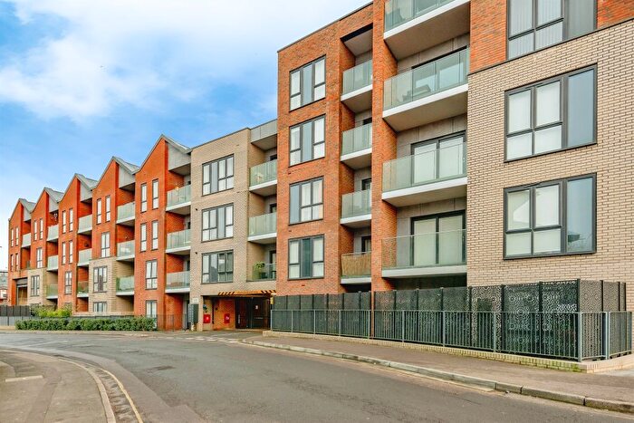 1 Bedroom Flat For Sale In Queens Road, East Grinstead, RH19