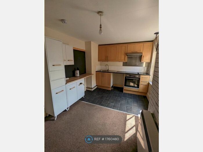 2 Bedroom Flat To Rent In High Street, Huntingdon, PE29