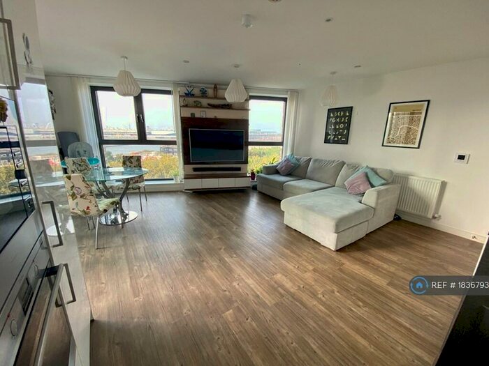 2 Bedroom Flat To Rent In Kingfisher Heights, London, E16