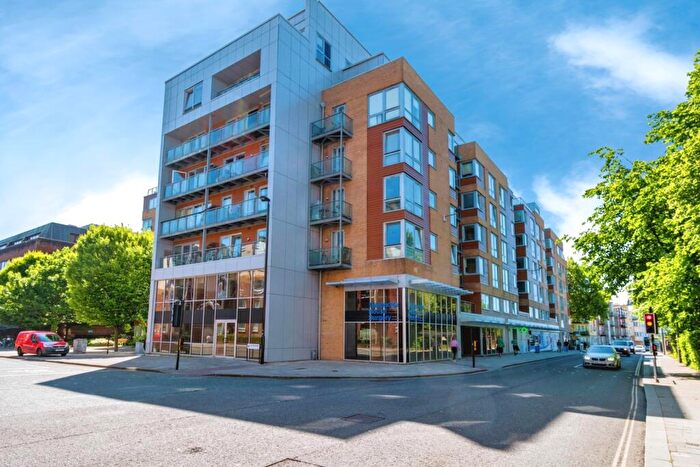 2 Bedroom Flat For Sale In High Street, Southampton, Hampshire, SO14