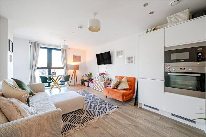 1 Bedroom Apartment For Sale In Lakeside Drive, Park Royal, NW10