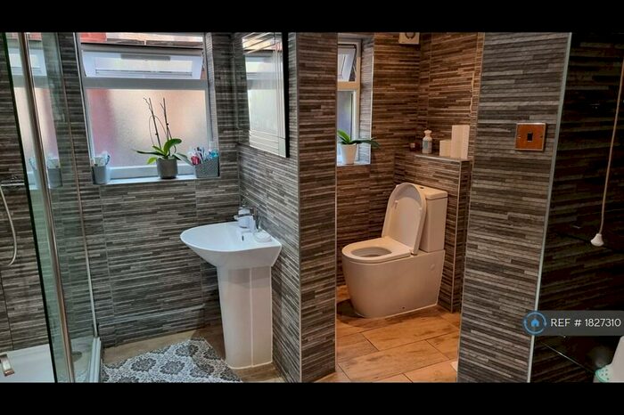 2 Bedroom Flat To Rent In Hainault Road, London, E11