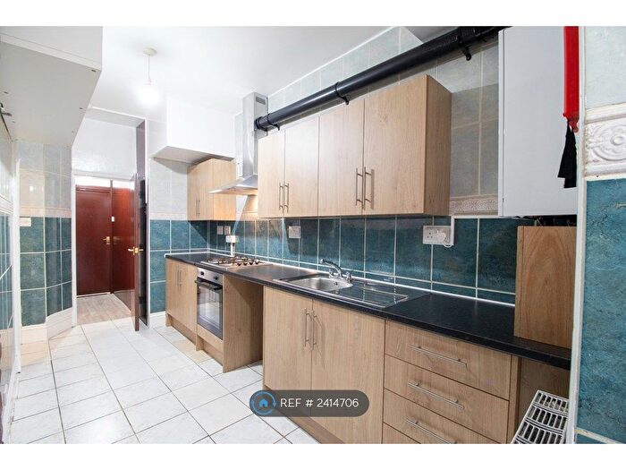 2 Bedroom Flat To Rent In Hickling Road, Ilford, IG1