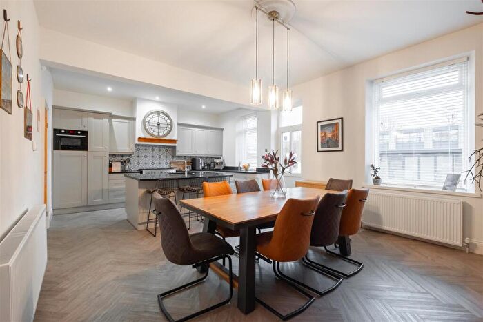 5 Bedroom End Of Terrace House For Sale In Park Road, Elland, Halifax, HX5