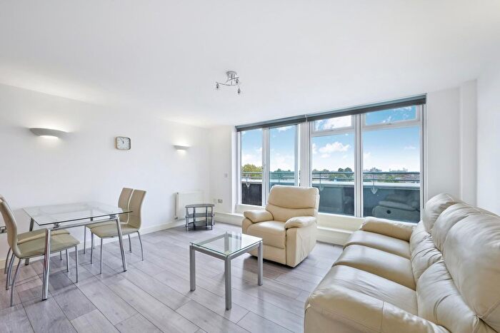 2 Bedroom Flat To Rent In Ammonite House, Stratford, E15