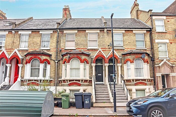 1 Bedroom Flat For Sale In Elm Park, London, SW2