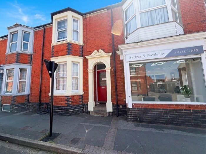 2 Bedroom Flat To Rent In Church Street, Wolverton, MK12