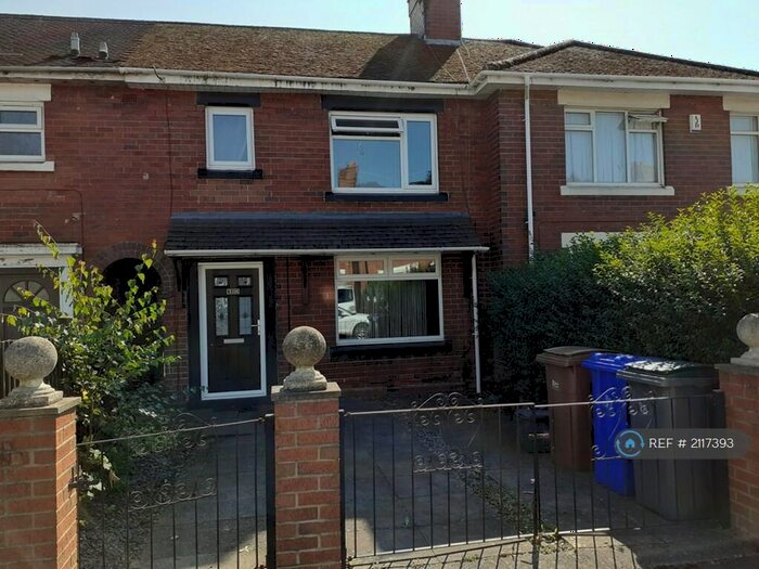 3 Bedroom Semi-Detached House To Rent In Gordon Road, Stoke On Trent, ST6