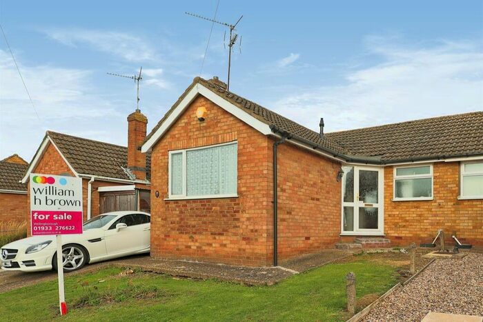 2 Bedroom Semi-Detached Bungalow For Sale In Shelley Road, Wellingborough, NN8