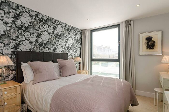2 Bedroom Flat For Sale In Fulham Road, Chelsea, London, SW10