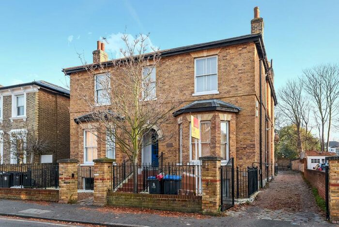 2 Bedroom Apartment To Rent In Grange Road, Kingston Upon Thames, KT1