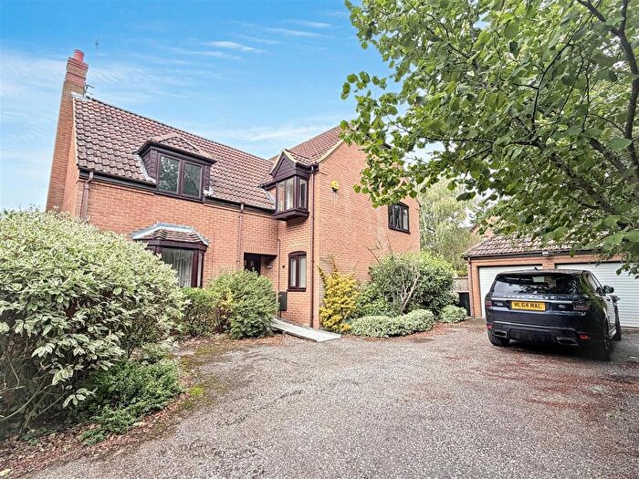 4 Bedroom Property For Sale In Shuttleworth Grove, Wavendon Gate, Milton Keynes, MK7