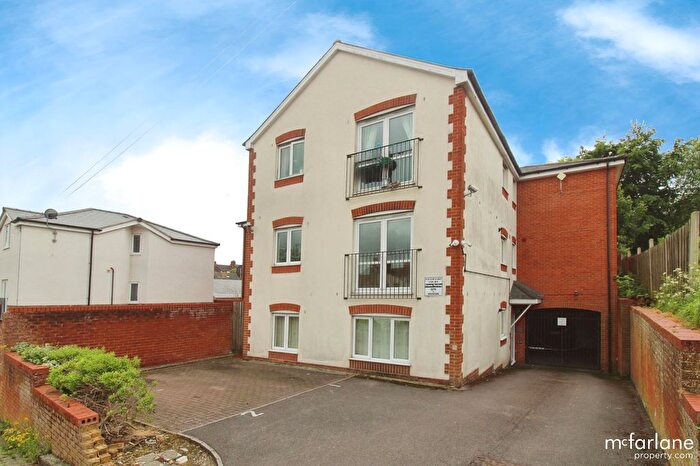 1 Bedroom Flat To Rent In Savernake Street, Swindon, SN1